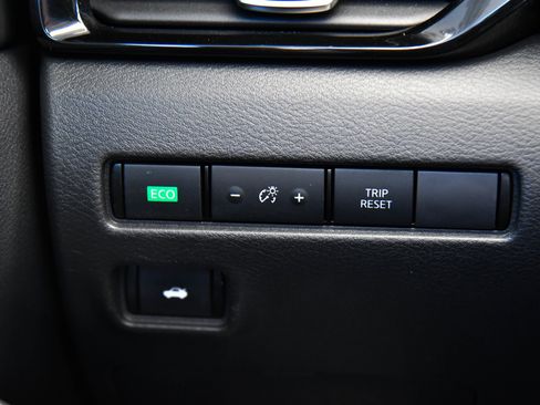 Used 2024 Nissan Sentra SV FWD image 28
