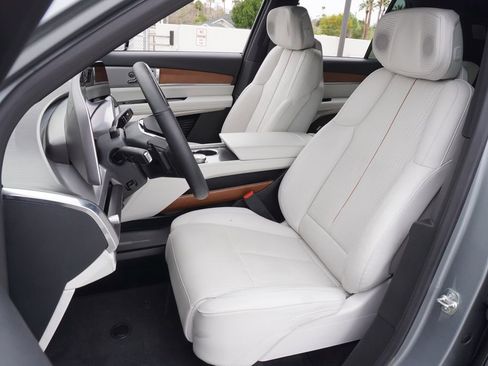 Certified 2026 Cadillac Vistiq Luxury image 15