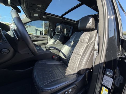 Used 2023 Cadillac Escalade ESV V image 7