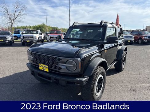 Used 2023 Ford Bronco Badlands AWD/4WD image 3