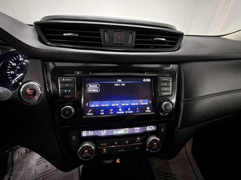 Used 2020 Nissan Rogue SV FWD image 13