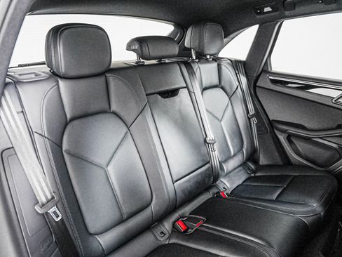 Certified 2026 Porsche Macan AWD/4WD image 6