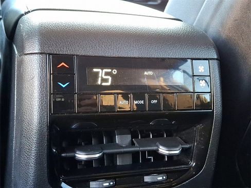 Used 2023 Jeep Grand Cherokee L Laredo image 12