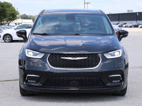 Used 2023 Chrysler Pacifica Touring-L FWD image 5