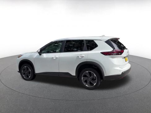 Used 2025 Nissan Rogue SV FWD image 10