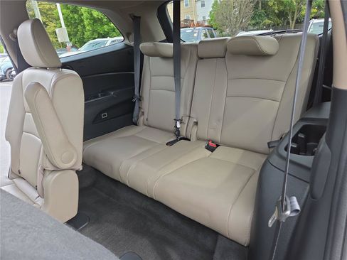 Used 2021 Honda Pilot Touring image 24