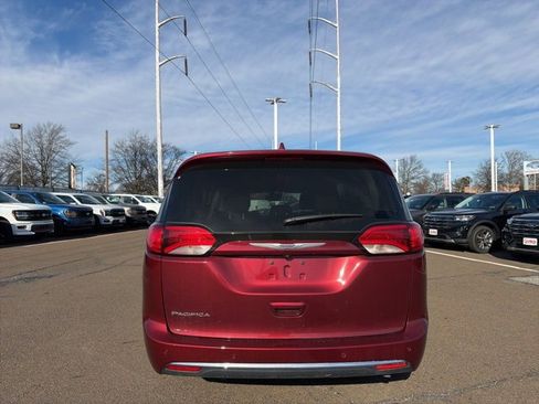 Used 2020 Chrysler Pacifica Touring-L Plus image 8