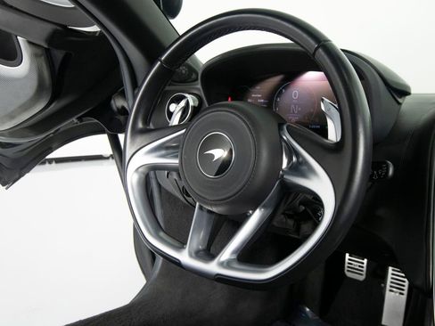 Used 2021 McLaren GT RWD image 28