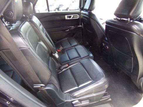 Used 2020 Ford Explorer XLT w/ Equipment Group 202A AWD/4WD image 41