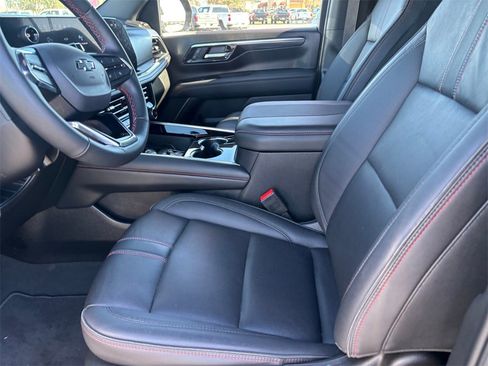 Used 2025 Chevrolet Suburban RST w/ Comfort Package image 9