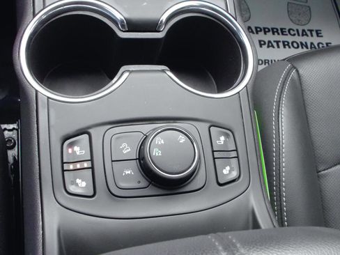 Used 2022 GMC Terrain SLT w/ Elevation Edition image 22