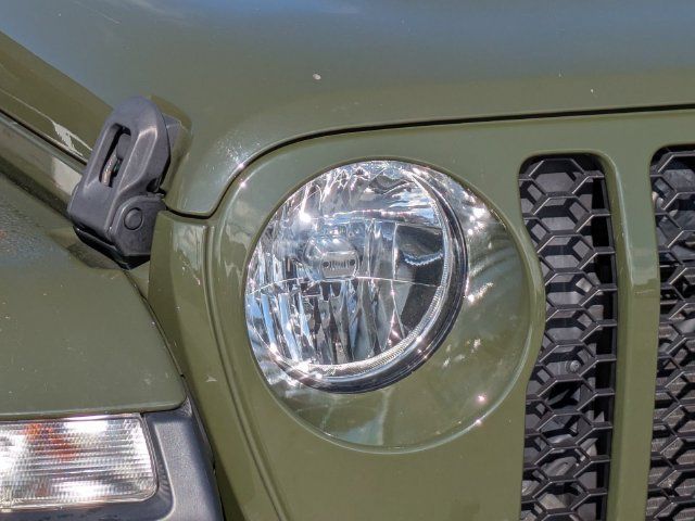 Used 2023 Jeep Gladiator Sport AWD/4WD image 10