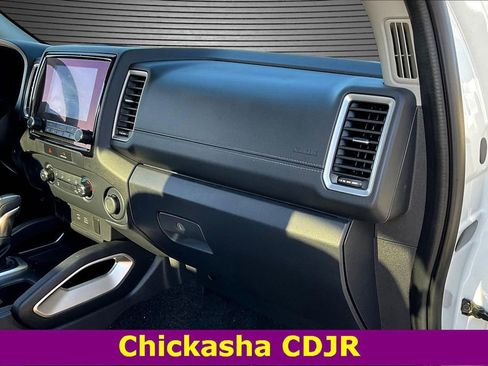 Used 2022 Nissan Frontier SV image 25