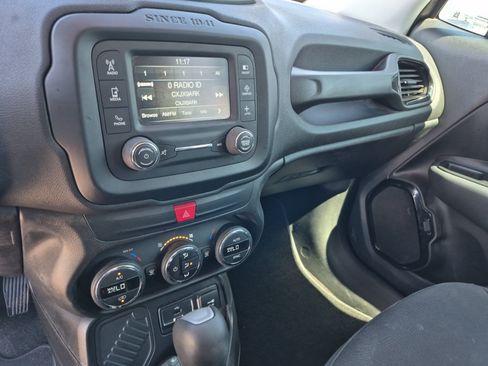 Used 2017 Jeep Renegade Altitude FWD image 11