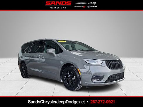 Used 2022 Chrysler Pacifica Touring-L w/ S Appearance Package image 1