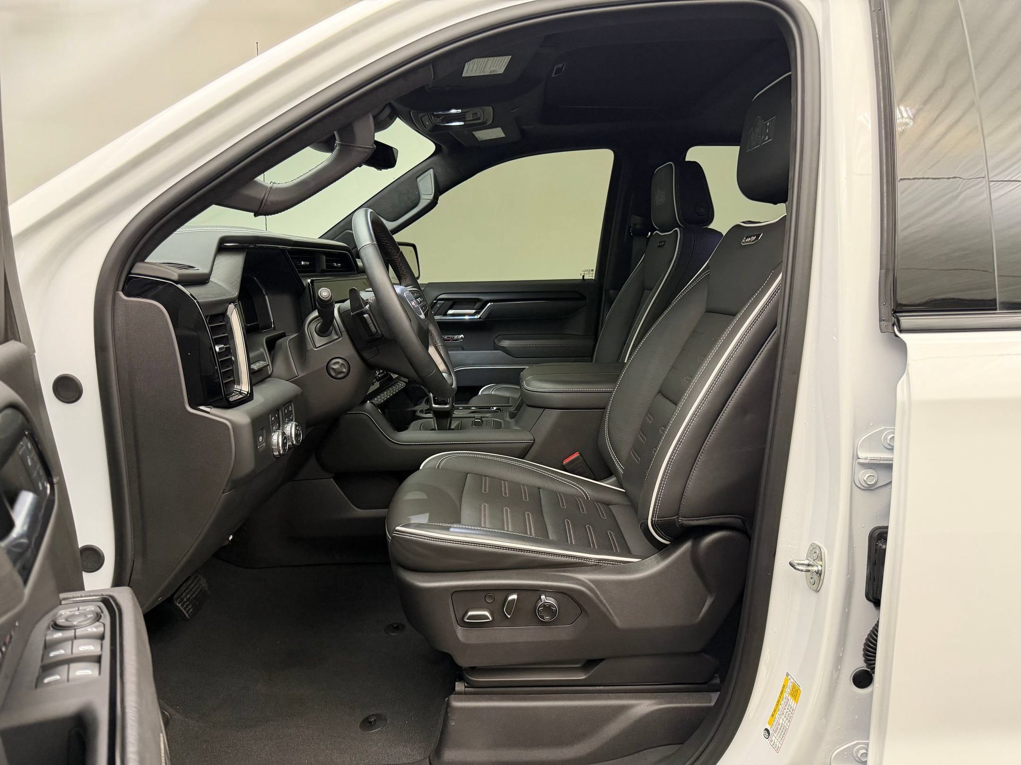 Used 2024 GMC Sierra 1500 AT4X w/ AT4X AEV Edition AWD/4WD image 5