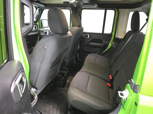 Used 2020 Jeep Wrangler Unlimited Sahara w/ Uconnect 4C Nav & Sound Group AWD/4WD image 31