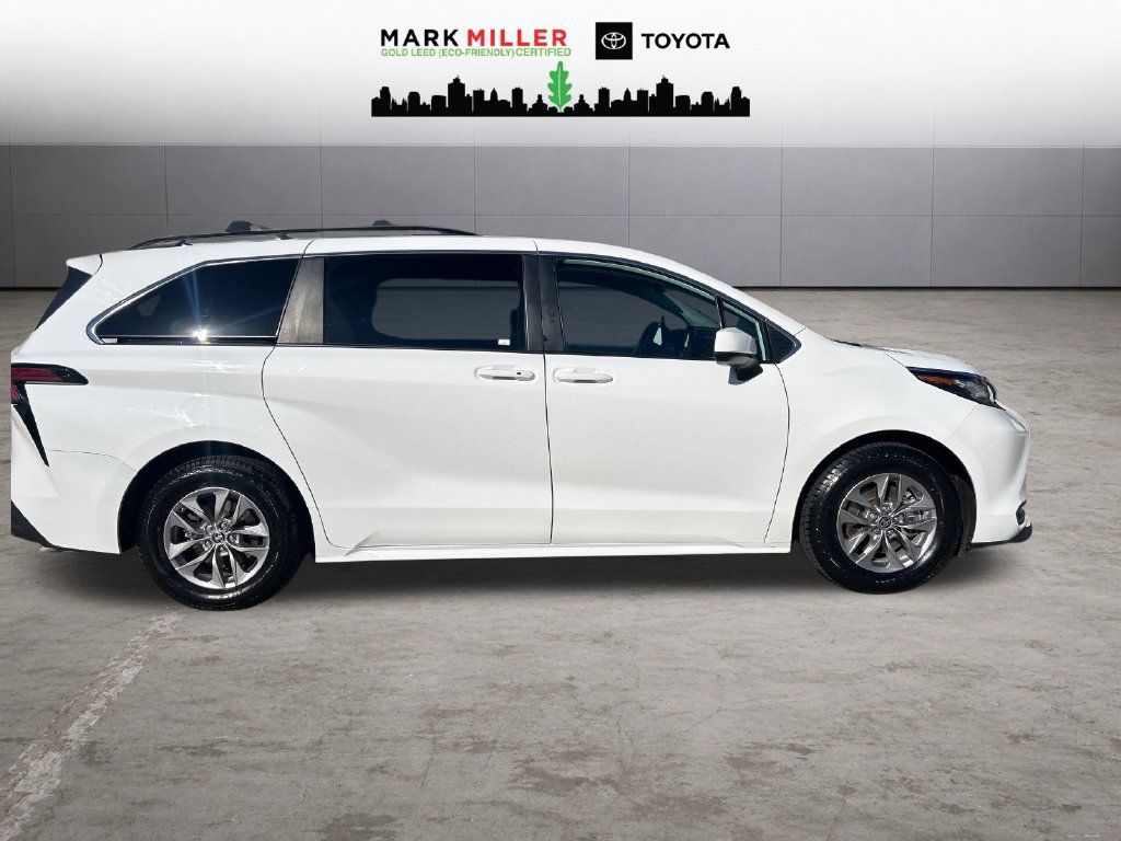 Certified 2022 Toyota Sienna LE FWD image 7