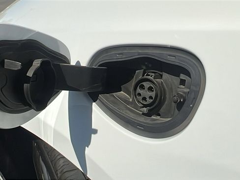 Used 2023 Chrysler Pacifica Touring-L image 19