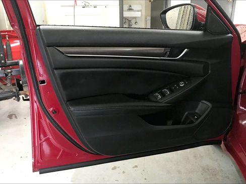 Used 2018 Honda Accord Sport image 24