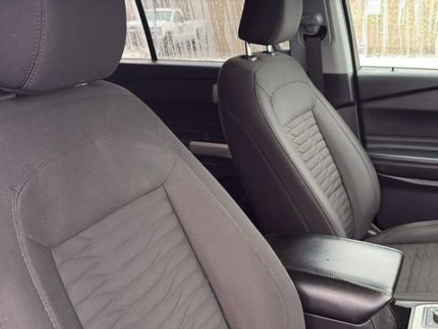 Used 2021 Ford Explorer XLT image 33