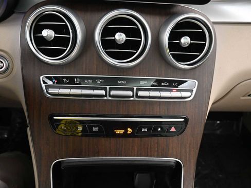 Used 2022 Mercedes-Benz GLC 300 GLC 300 image 23