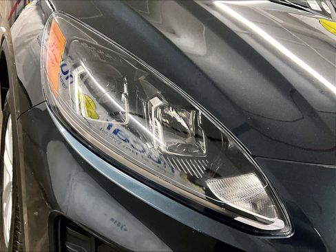 Used 2022 Ford Escape SE w/ Cold Weather Package image 32