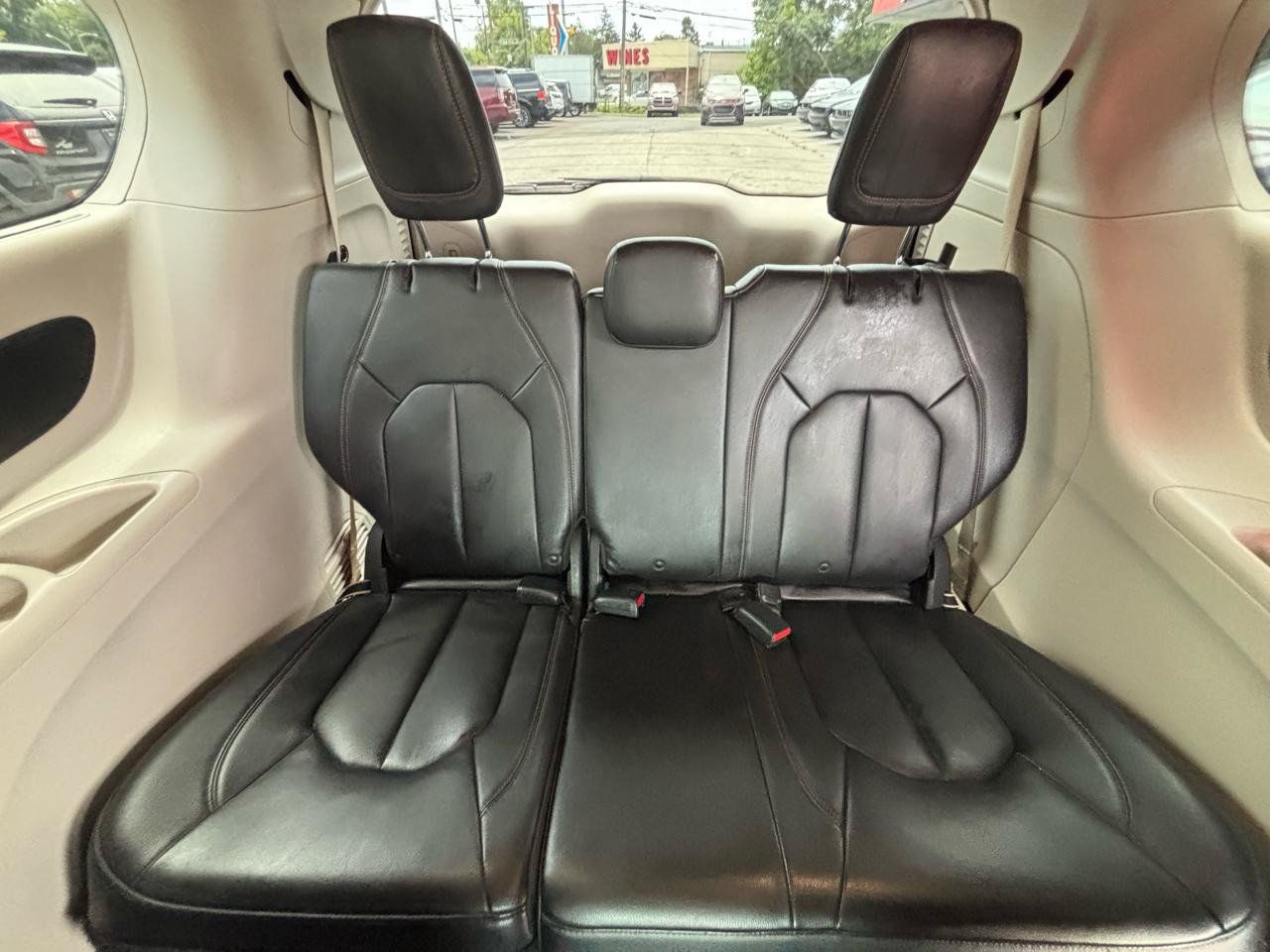 Used 2017 Chrysler Pacifica Touring-L w/ Tire & Wheel Group FWD image 19