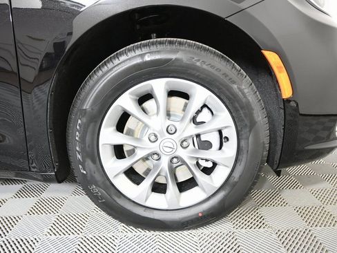 New 2026 Chrysler Pacifica Select image 11