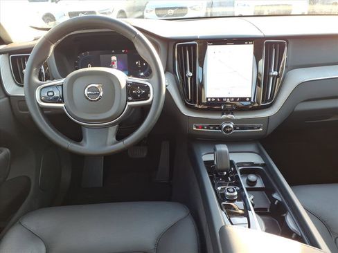 Certified 2025 Volvo XC60 B5 Plus image 9