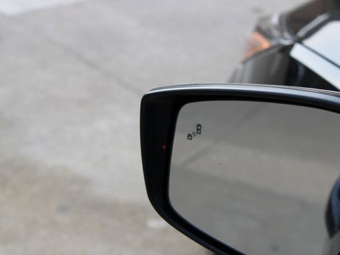 Used 2025 Nissan Versa SV image 20