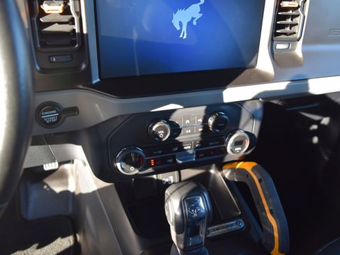 Used 2023 Ford Bronco Badlands image 14