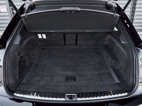 Used 2023 Bentley Bentayga Extended Wheelbase image 17