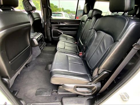Used 2024 Jeep Wagoneer L Series II RWD image 21