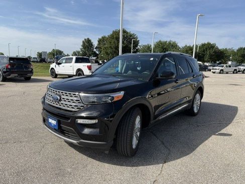 Certified 2023 Ford Explorer Limited w/ Equipment Group 301A AWD/4WD image 3