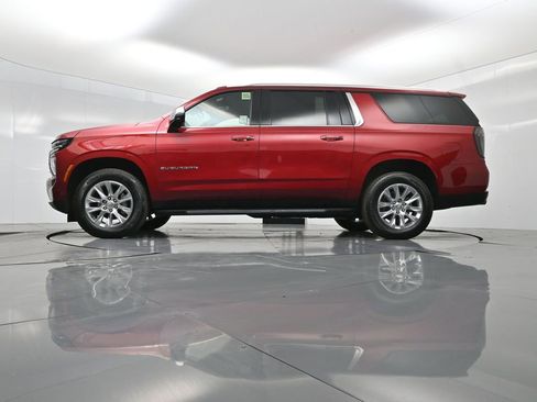 Used 2025 Chevrolet Suburban Premier image 6