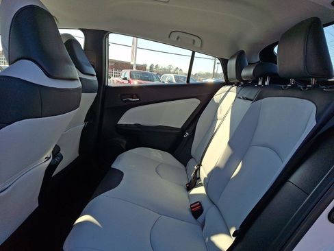 Used 2022 Toyota Prius XLE image 12
