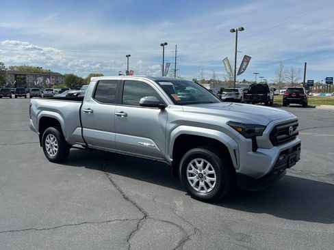 Used 2024 Toyota Tacoma SR5 AWD/4WD image 4