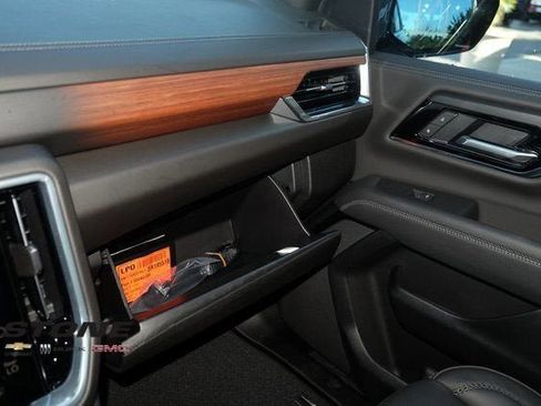 New 2025 GMC Yukon XL Denali w/ Sun & Power Step Package image 30