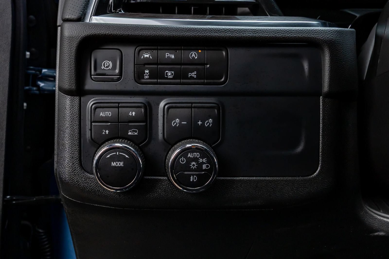 Used 2025 Chevrolet Tahoe Premier AWD/4WD image 19