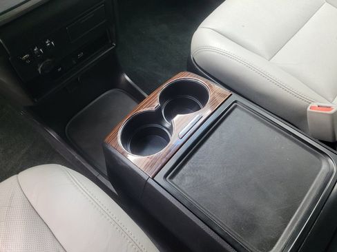 Used 2016 Toyota Sienna Limited Premium image 26