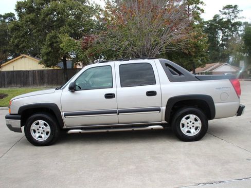 Used 2004 Chevrolet Avalanche Z71 w/ Sun And Sound Package image 3