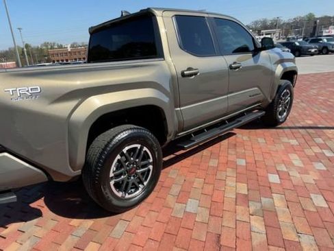 Used 2025 Toyota Tacoma TRD Sport AWD/4WD image 9