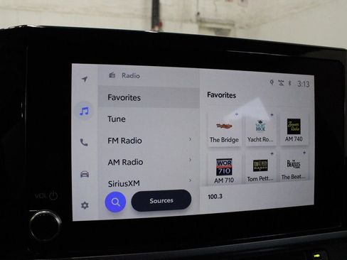 Used 2025 Toyota Camry SE image 23