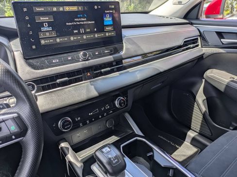 Used 2025 Mitsubishi Outlander SE FWD image 21