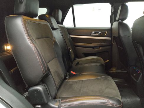 Used 2018 Ford Explorer XLT w/ Equipment Group 202A image 19