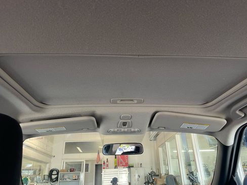 Used 2012 Nissan Juke SV FWD image 11