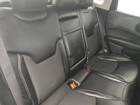 Used 2019 Jeep Compass Latitude FWD image 19