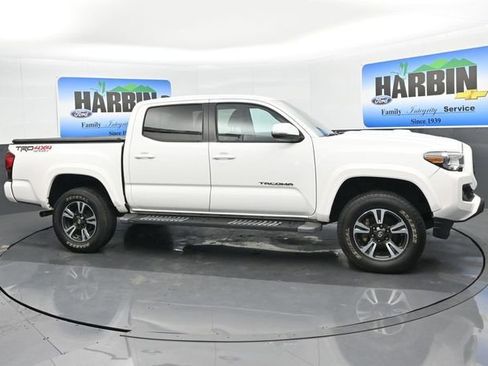 Used 2019 Toyota Tacoma TRD Sport AWD/4WD image 7