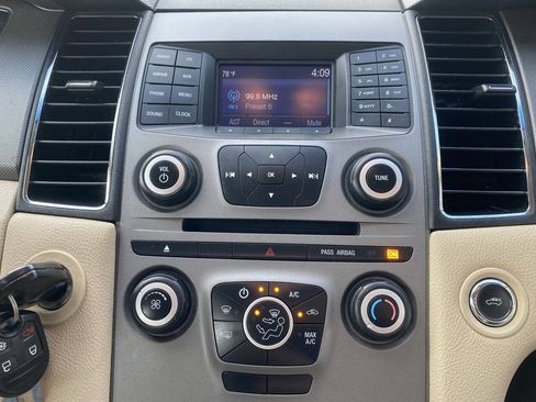 Used 2017 Ford Taurus SE FWD image 14